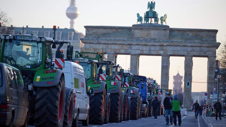 skynews-berlin-farmers-germany_6414724